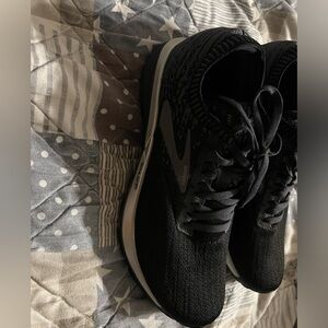 Brooks ricochet brand new